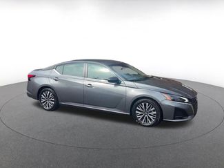 Used 2025 Nissan Altima 2.5 SV video 2