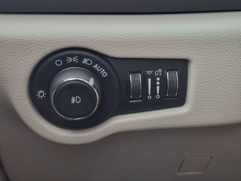 Used 2024 Chrysler Pacifica Touring-L FWD image 15