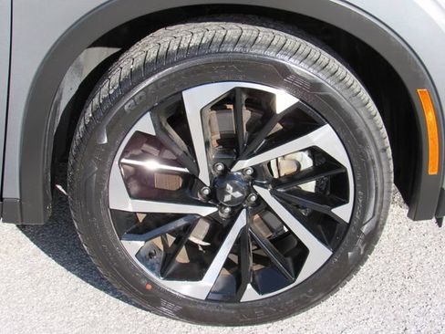 Used 2023 Mitsubishi Outlander SE FWD image 11