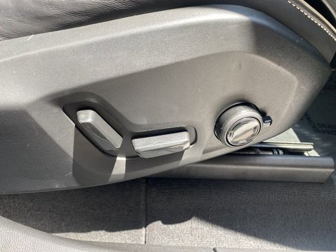 Used 2022 Volvo XC60 T8 R-Design w/ Advanced Package image 24