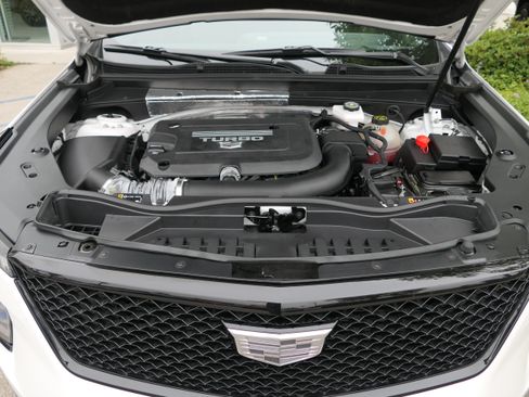 Certified 2024 Cadillac XT4 Sport FWD image 31