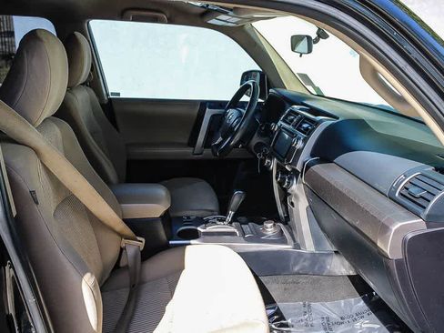 Used 2017 Toyota 4Runner SR5 AWD/4WD image 15