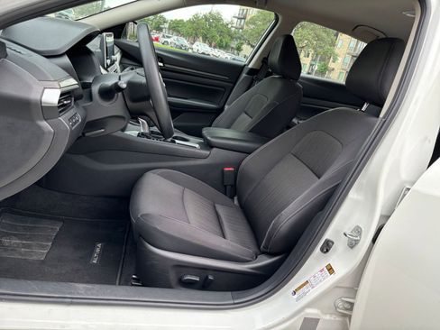 Used 2025 Nissan Altima 2.5 SV FWD image 22