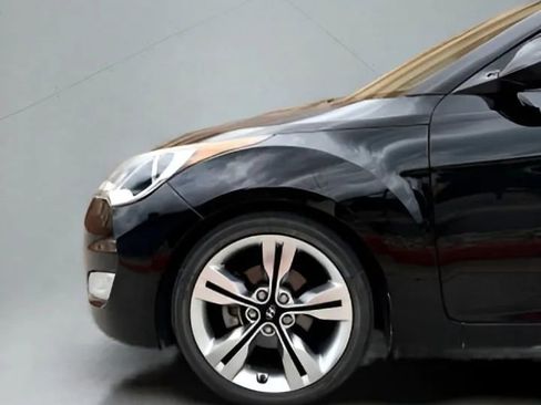 Used 2013 Hyundai Veloster w/ Style Pkg image 36