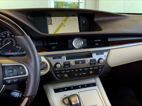 Used 2018 Lexus ES 350 w/ Luxury Package w/Wood Trim FWD image 7