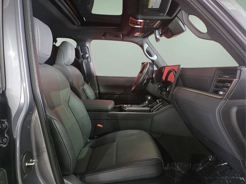 Used 2025 Lexus GX 550 w/ Accessory Package (2T) AWD/4WD image 20