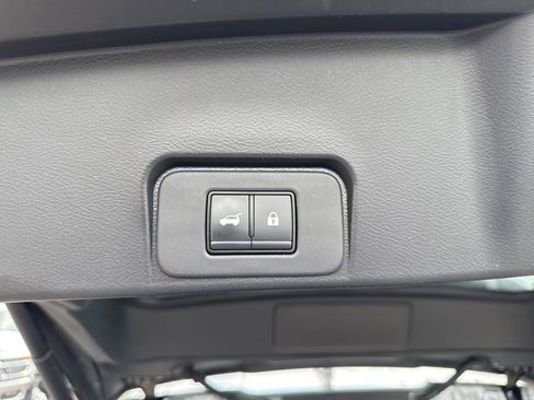 Used 2023 Nissan Rogue SV w/ SV Premium B Package FWD image 9