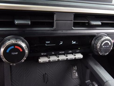 Used 2025 Toyota Tacoma SR AWD/4WD image 14