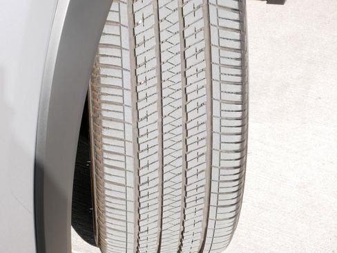 Used 2025 Lexus UX 300h FWD w/ Accessory Package (Z2) image 29