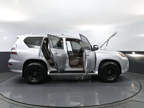 Used 2018 Lexus GX 460 w/ Navigation Package AWD/4WD image 30