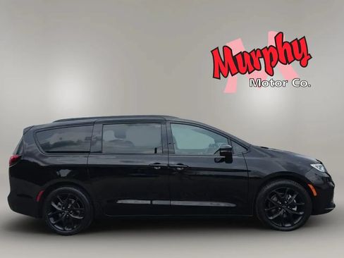 Used 2025 Chrysler Pacifica Limited FWD image 9