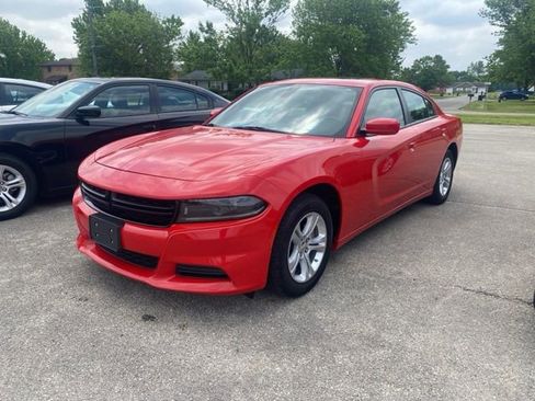 Used 2022 Dodge Charger SXT w/ Leather Interior Group image 2