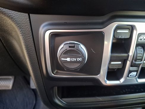 Used 2022 Jeep Wrangler 4WD Unlimited Sahara w/ Cold Weather Group image 24