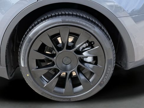 Used 2022 Tesla Model Y Long Range AWD/4WD image 14