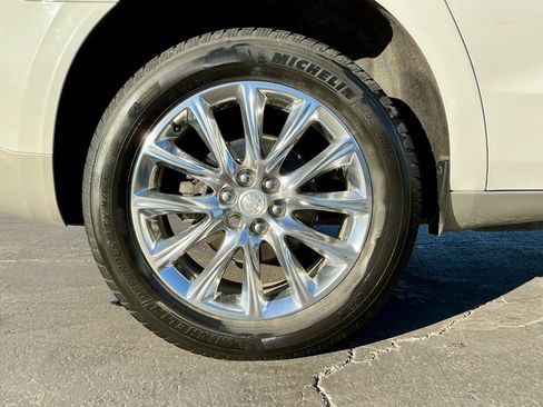 Used 2020 Buick Enclave Essence image 21