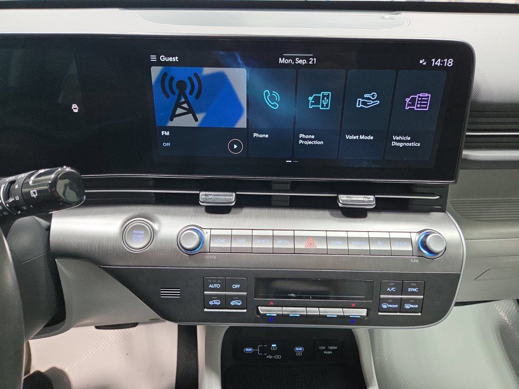 Used 2025 Hyundai Kona SEL AWD/4WD image 35