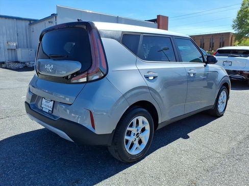 Used 2024 Kia Soul LX w/ Option Group 015 FWD image 4