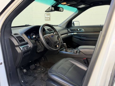 Used 2017 Ford Explorer Limited w/ Equipment Group 301A AWD/4WD image 13