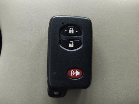 Used 2015 Toyota Prius Five image 32