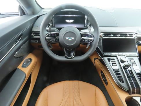 Used 2025 Aston Martin V8 Vantage Coupe image 11