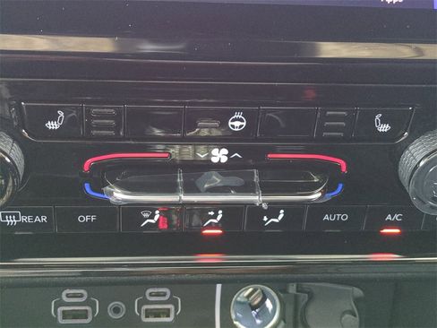 New 2025 Jeep Grand Cherokee Limited image 24