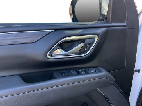 Used 2023 GMC Yukon XL SLT w/ SLT Premium Package image 11