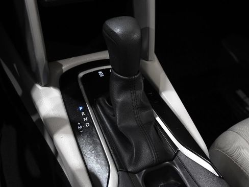Used 2025 Toyota Corolla Cross L FWD image 23