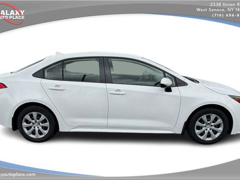 Used 2022 Toyota Corolla LE FWD image 4