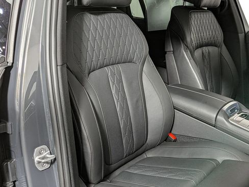 Certified 2024 BMW X6 M60i w/ Dynamic Handling Package image 30