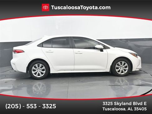 Used 2025 Toyota Corolla LE image 1