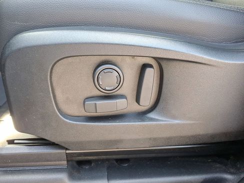 Used 2024 Land Rover Defender 110 X-Dynamic SE image 18