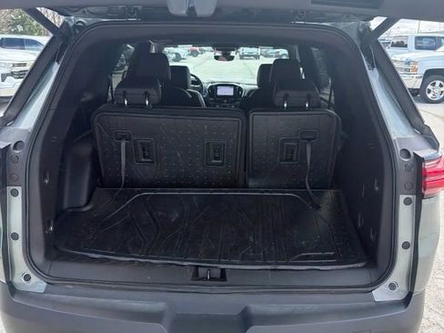 Used 2023 Chevrolet Traverse LT w/ LT Premium Package AWD/4WD image 5