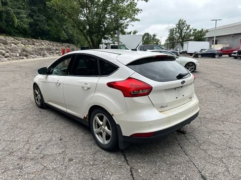 Used 2015 Ford Focus Titanium w/ Titanium Technology Package FWD image 3