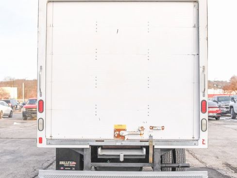 Used 2017 Ford E-450 and Econoline 450 Super Duty image 9