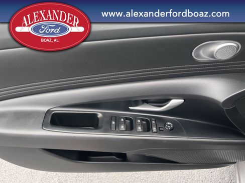 Used 2024 Hyundai Elantra SEL w/ Convenience Package FWD image 9