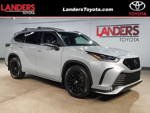 Certified 2025 Toyota Highlander XSE AWD/4WD image 1
