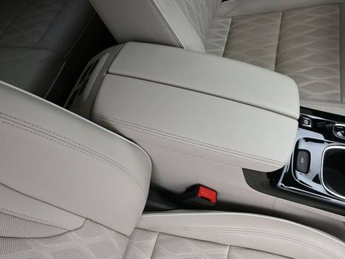 Used 2023 Buick Envision Avenir FWD image 35