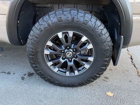 Used 2021 Nissan Titan PRO-4X w/ Pro-4x Convenience Package image 12