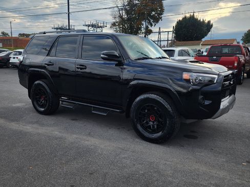 Used 2022 Toyota 4Runner TRD Off-Road Premium image 6