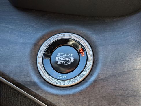 Used 2024 Jeep Grand Cherokee L Limited w/ Luxury Tech Group II image 25