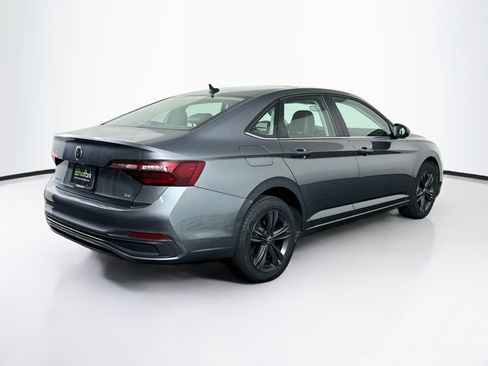 Used 2022 Volkswagen Jetta SE w/ Panoramic Sunroof Package FWD image 9