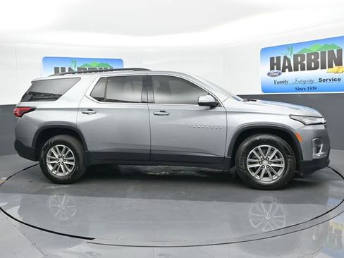 Used 2023 Chevrolet Traverse LT FWD image 7