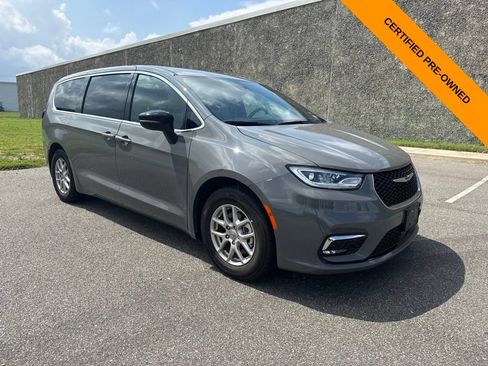 Certified 2025 Chrysler Pacifica Select FWD image 1
