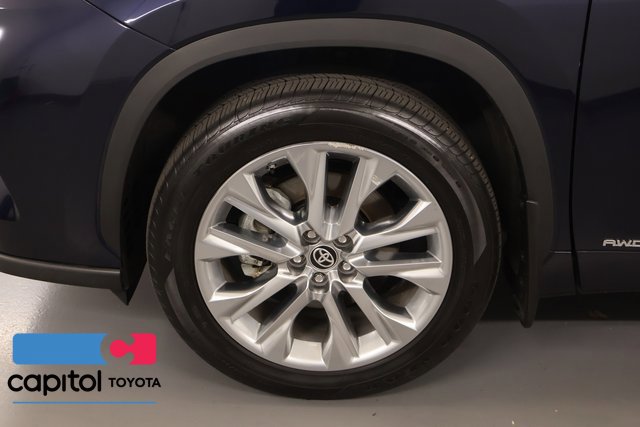 Used 2024 Toyota Highlander Limited AWD/4WD image 7