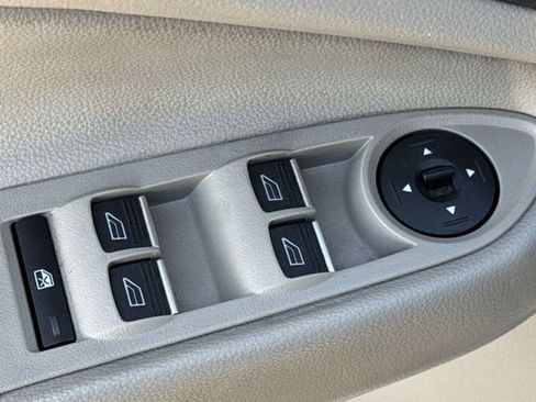 Used 2019 Ford Escape Titanium image 22