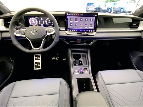 New 2026 Volkswagen Tiguan SE R-Line image 6