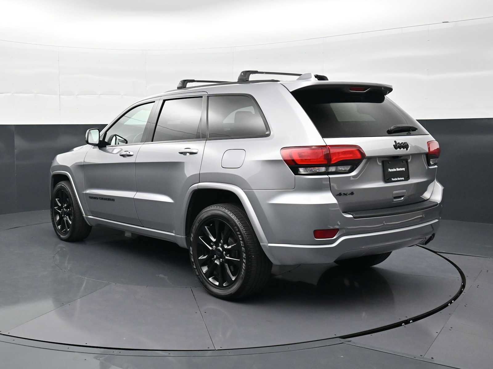 Used 2019 Jeep Grand Cherokee Altitude AWD/4WD image 3