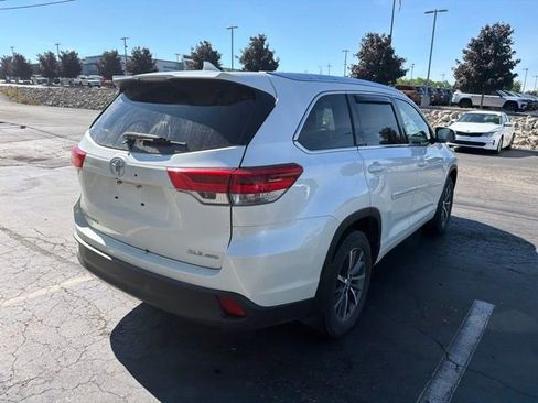 Used 2018 Toyota Highlander XLE AWD/4WD image 4