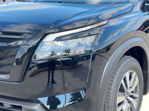 New 2025 Nissan Pathfinder SL image 11