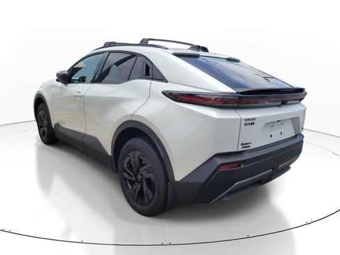 Used 2026 Toyota C-HR AWD/4WD image 5